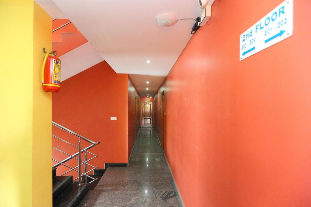 Тирупати: Collection O 6637 Udayees Hotel Bvn Grand