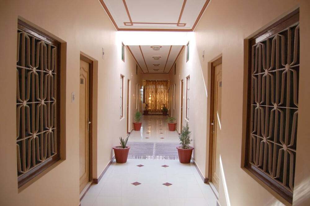 Priya Hotel — фото 1