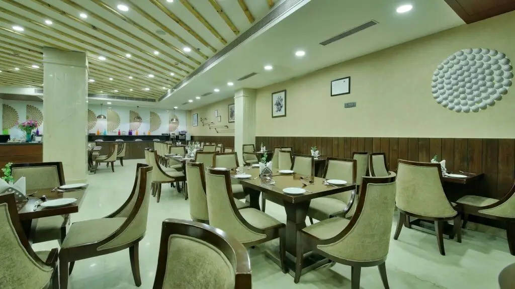 Джайпур: POLO Inn & Suites