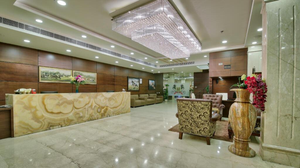 POLO Inn & Suites — фото 1
