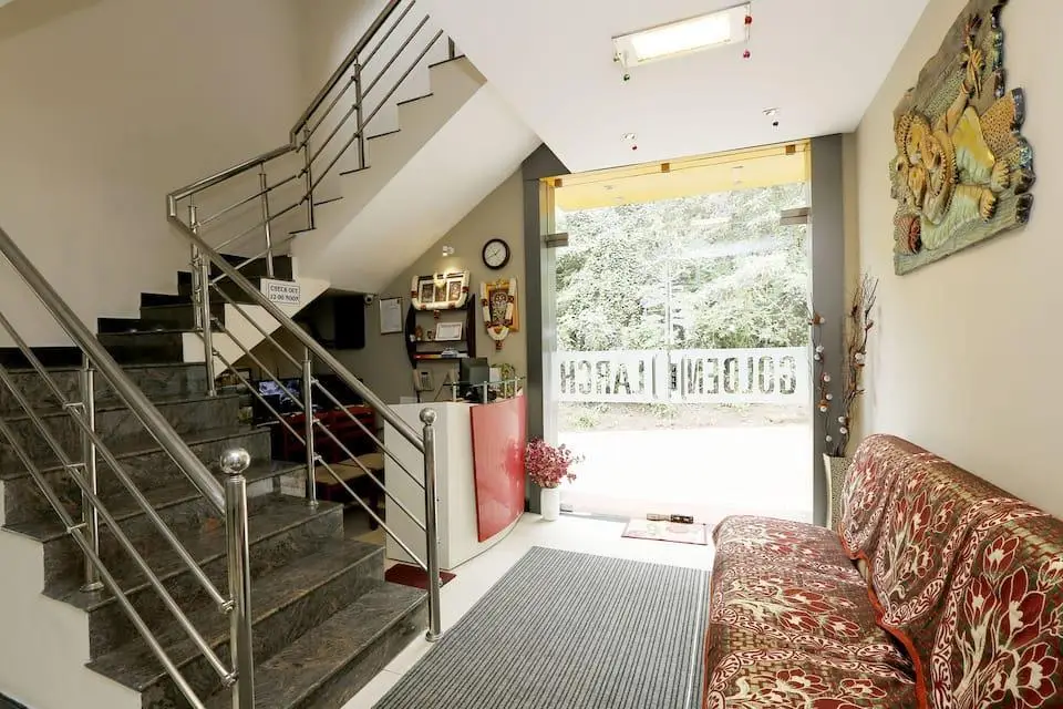 Ути: Golden Larch Residency