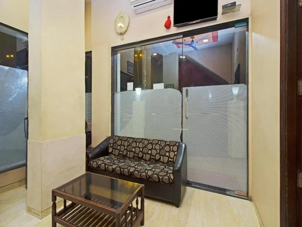 Нави-Мумбай: OYO 22468 Hotel Nirsukh Palace
