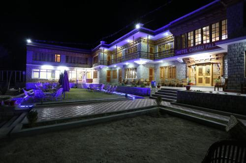 Hotel Charu Palace — фото 1