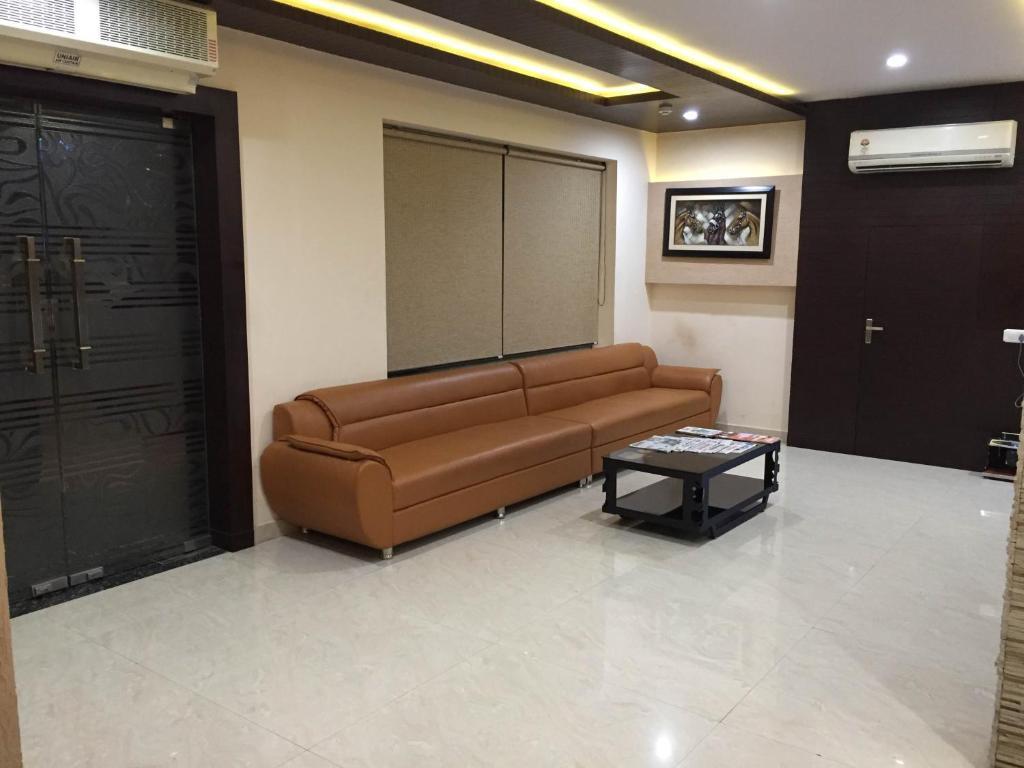 Hotel Royal Plaaza — фото 1