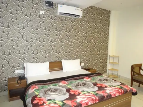 The Shradha Hotel — фото 1
