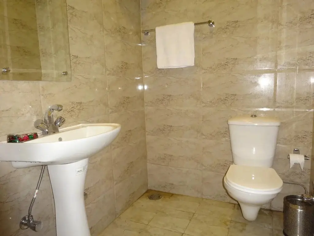 Зиракпур: The Shradha Hotel