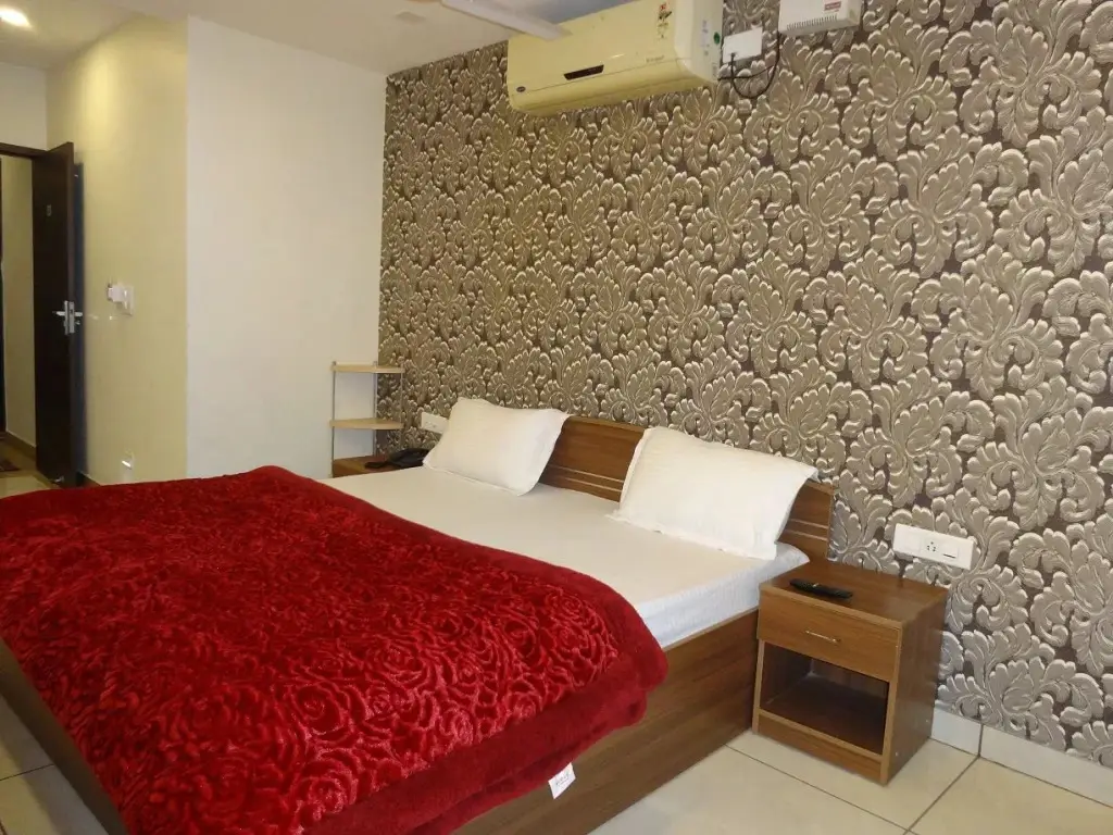Зиракпур: The Shradha Hotel