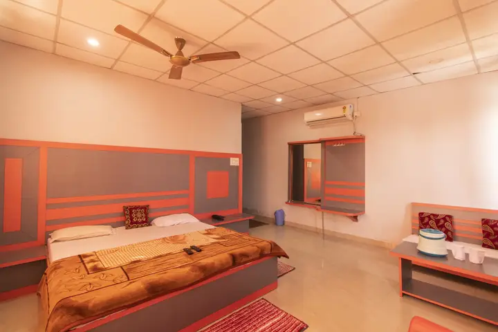 Пачмарай: Hotel Meghdoot