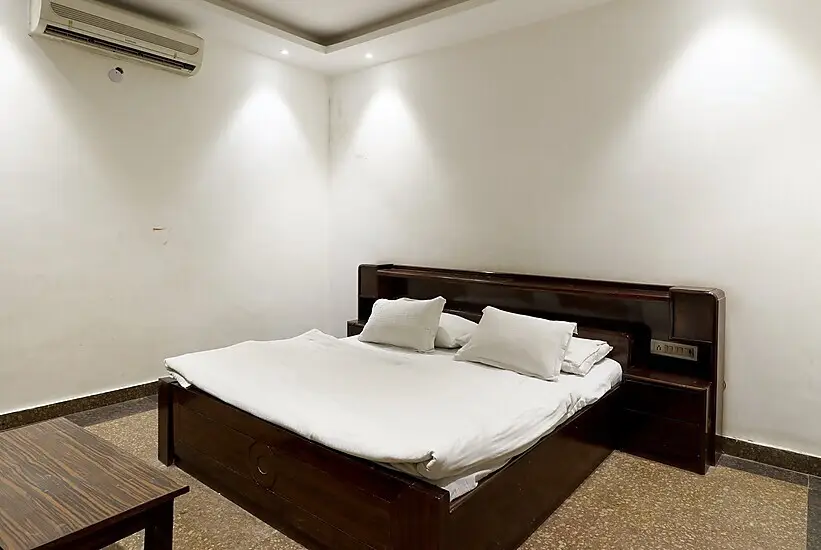 Нью-Дели: White House Tourist Lodge