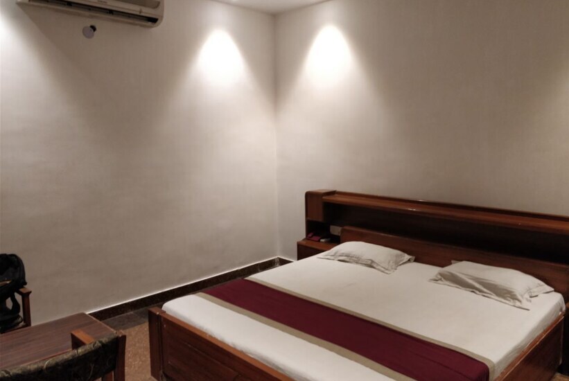 Нью-Дели: White House Tourist Lodge