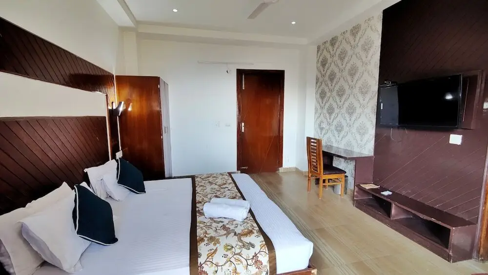 Казаули: Neel Giri Resort