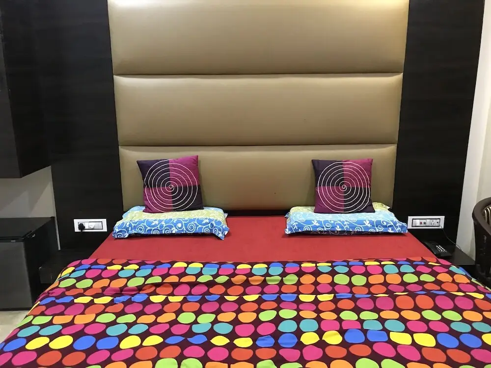 Гуруграм: Oyo 27864 Hotel Samrat
