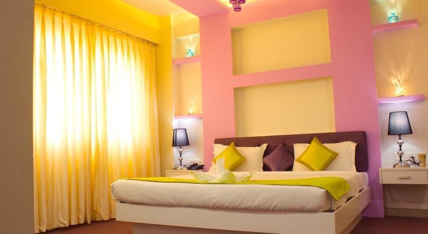 Пуна: Hotel Stay In