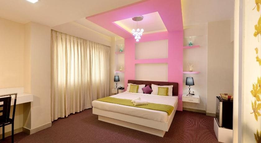 Пуна: Hotel Stay In