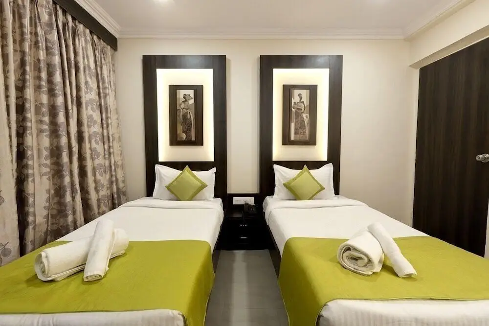Пуна: Hotel Stay In