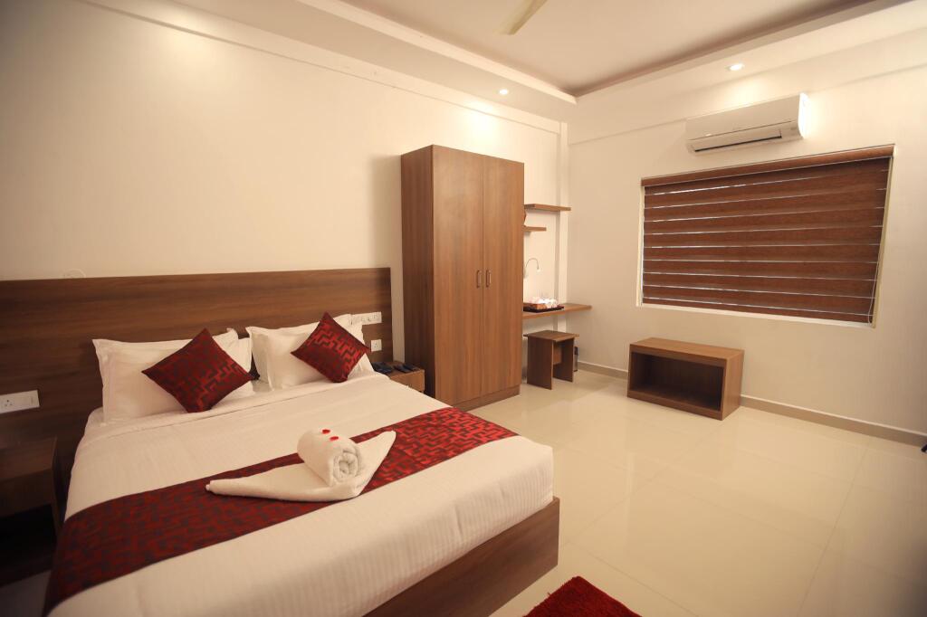 Кумили: The Patio Thekkady