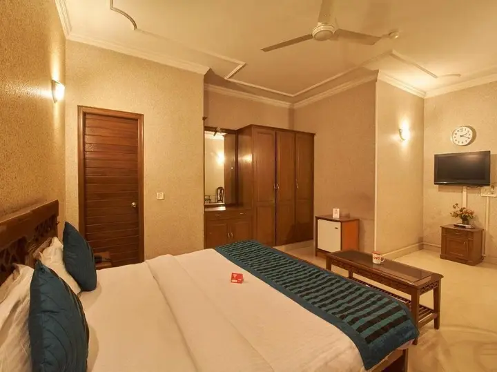 Гуруграм: OYO 8535 Hotel Mayarch