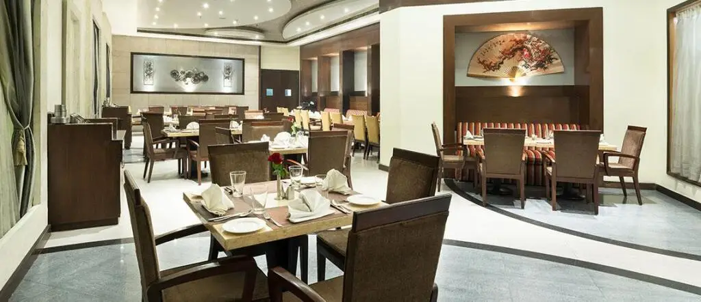 Лудхиана: NIRVANA Hotel I Banquets I Club