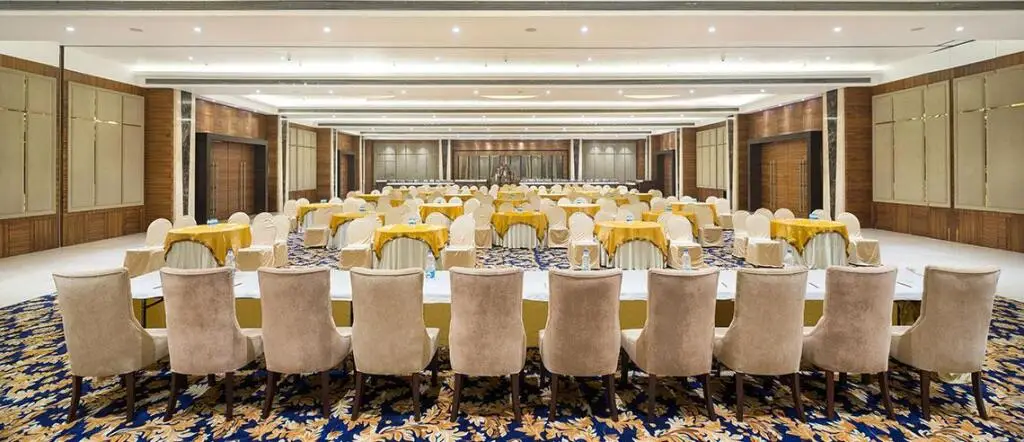 Лудхиана: NIRVANA Hotel I Banquets I Club