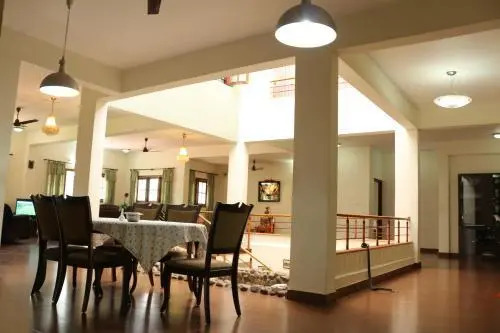 Misty Meadows Hotel — фото 1