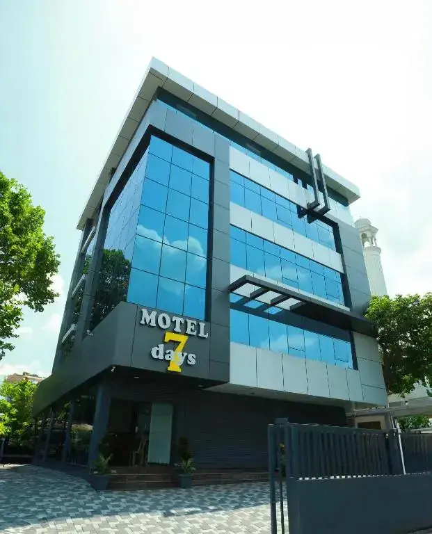 Атирапалли: Motel 7 Days
