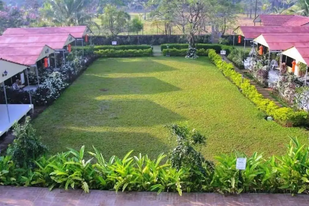Пляж Мандва: Nirmal Cottages