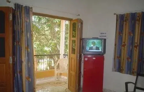 Анджуна: The Orange House