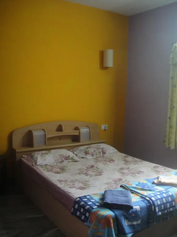 Анджуна: The Orange House
