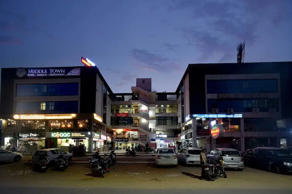 Гандхинагар: Hotel Middle Town