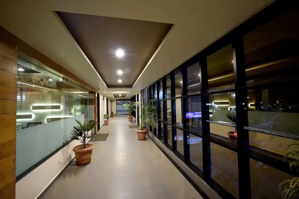 Гандхинагар: Hotel Middle Town