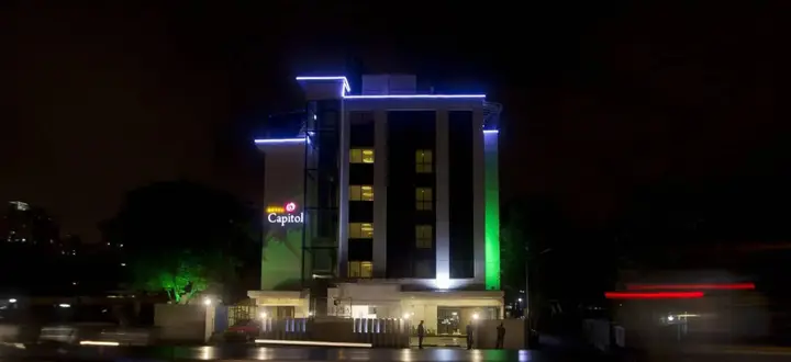 Тхане: Hotel Capitol