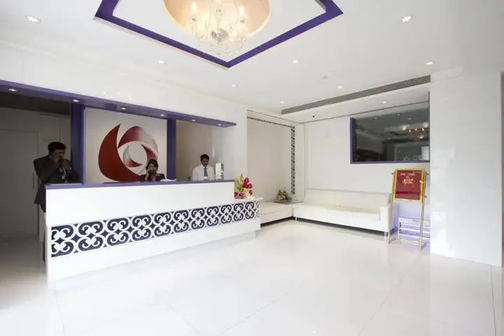 Тхане: Hotel Capitol