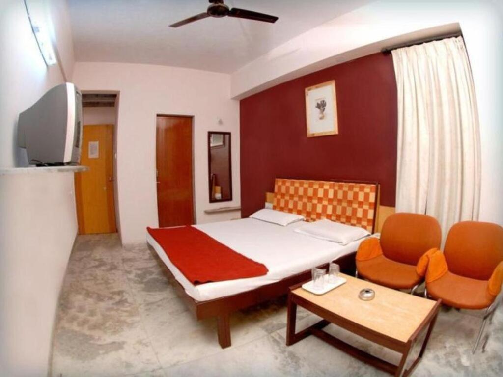 Вадодара: Hotel Rahi Inn