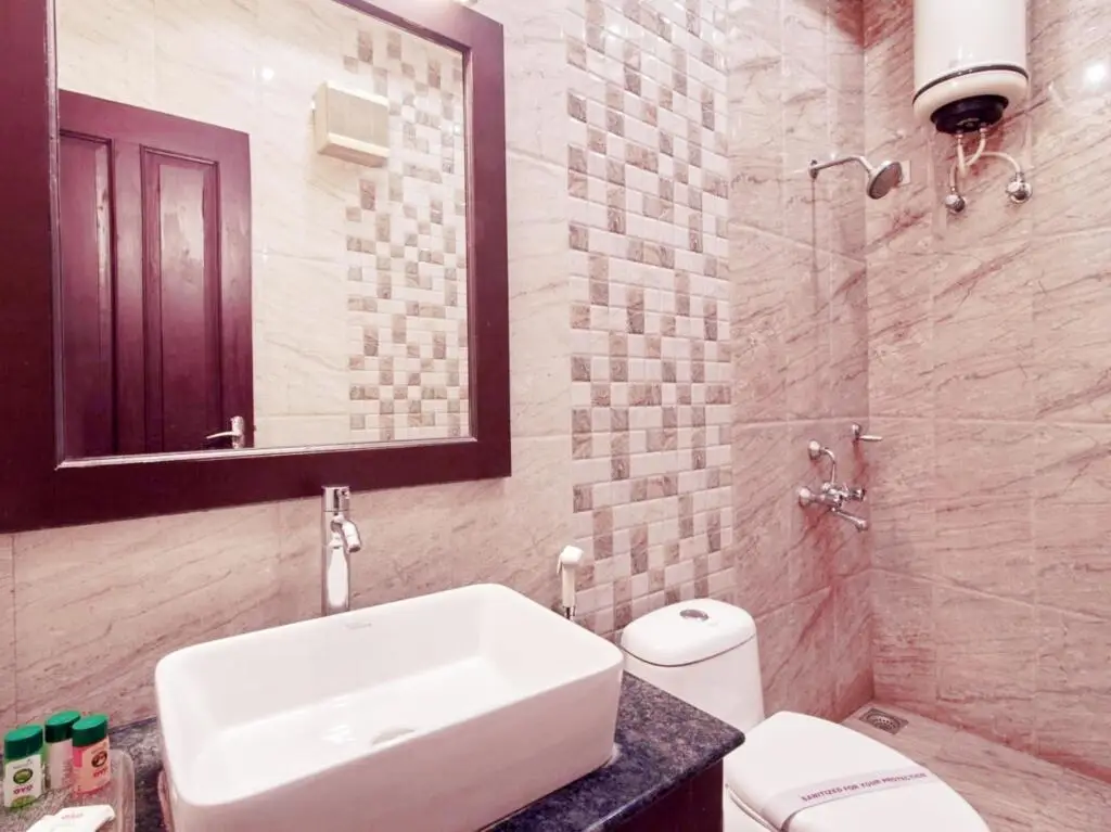 Хидерабад: The Down Town Hotel