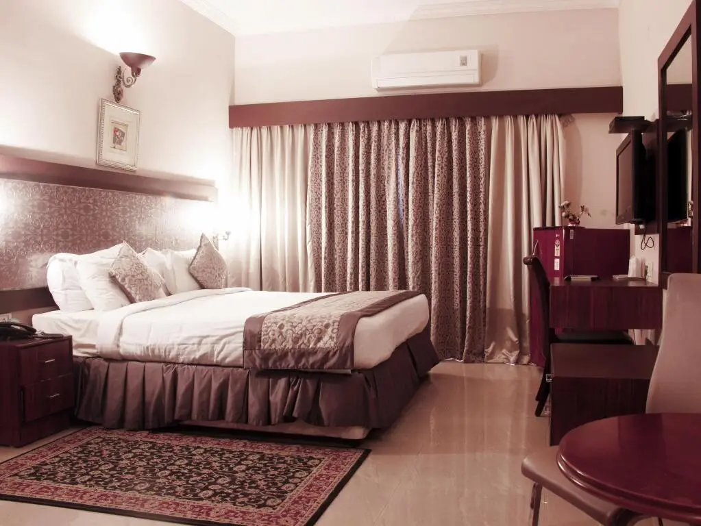 Хидерабад: The Down Town Hotel