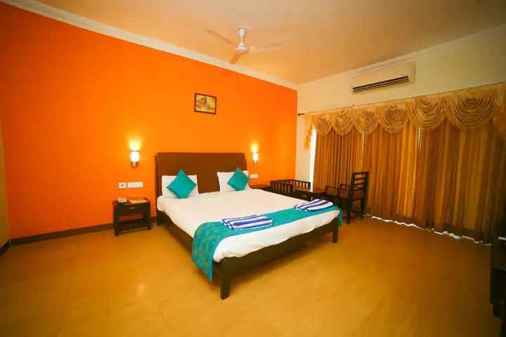 Калапет: St James Court Beach Resort