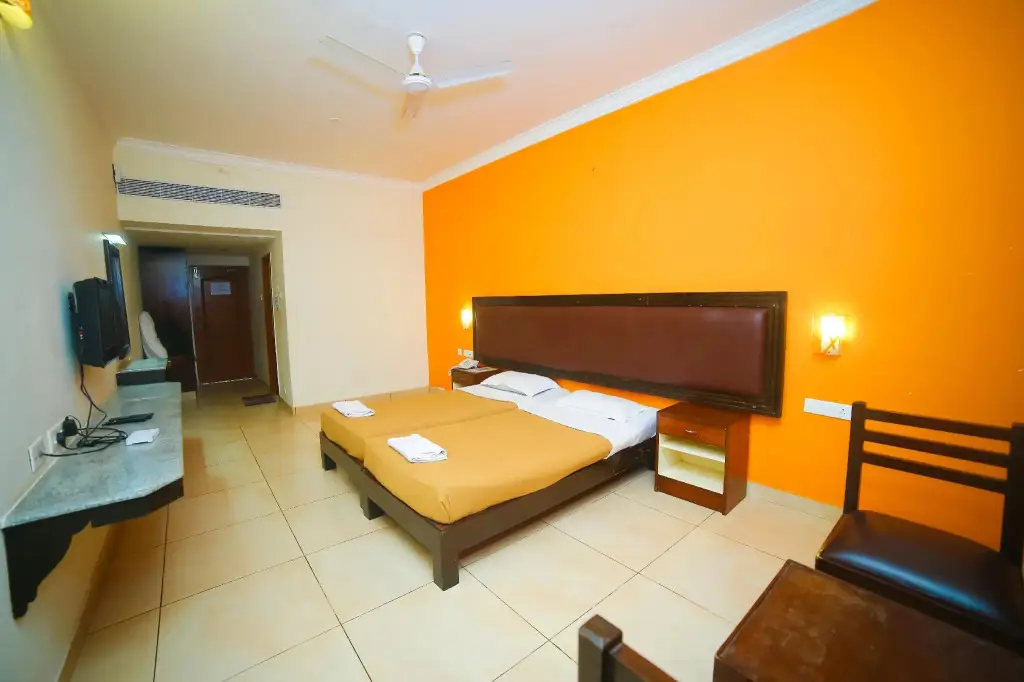 Калапет: St James Court Beach Resort