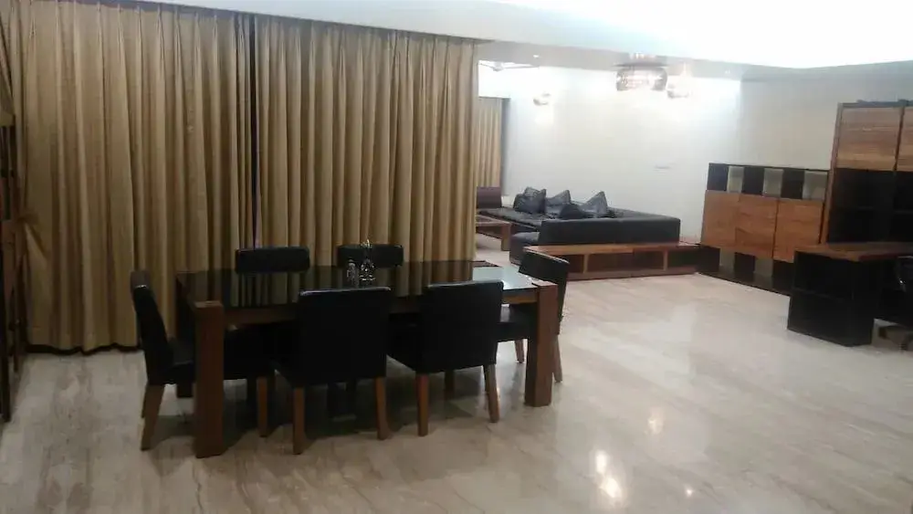 Пуна: Kalpatharuvu-KNY Service Apartment