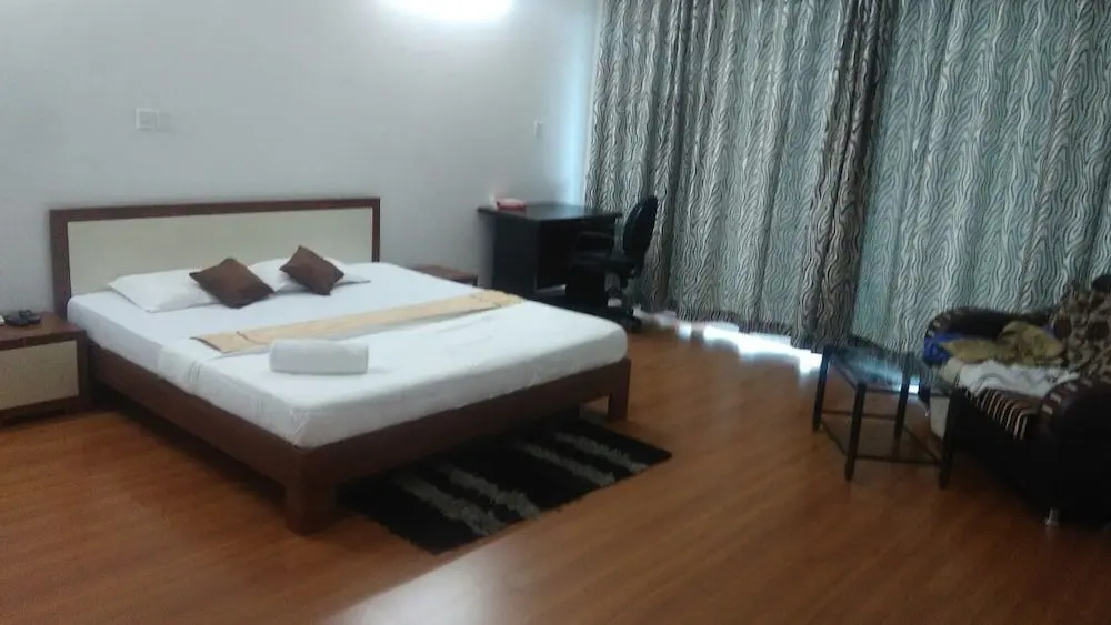 Пуна: Kalpatharuvu-KNY Service Apartment