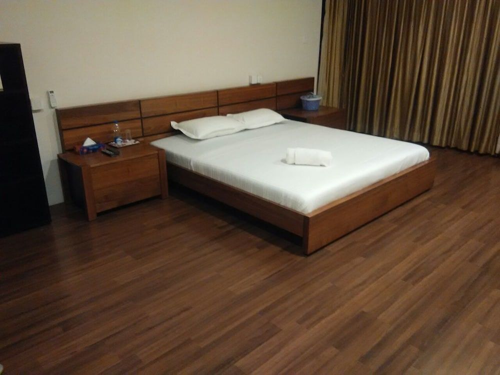 Пуна: Kalpatharuvu-KNY Service Apartment