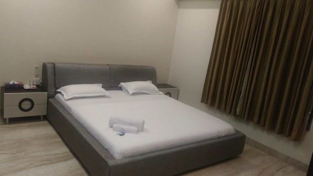 Пуна: Kalpatharuvu-KNY Service Apartment