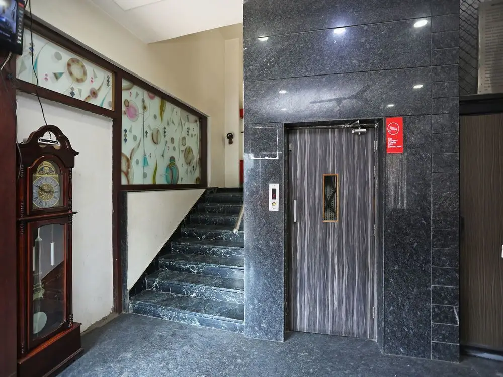 Матхура: Hotel Heera Celebration