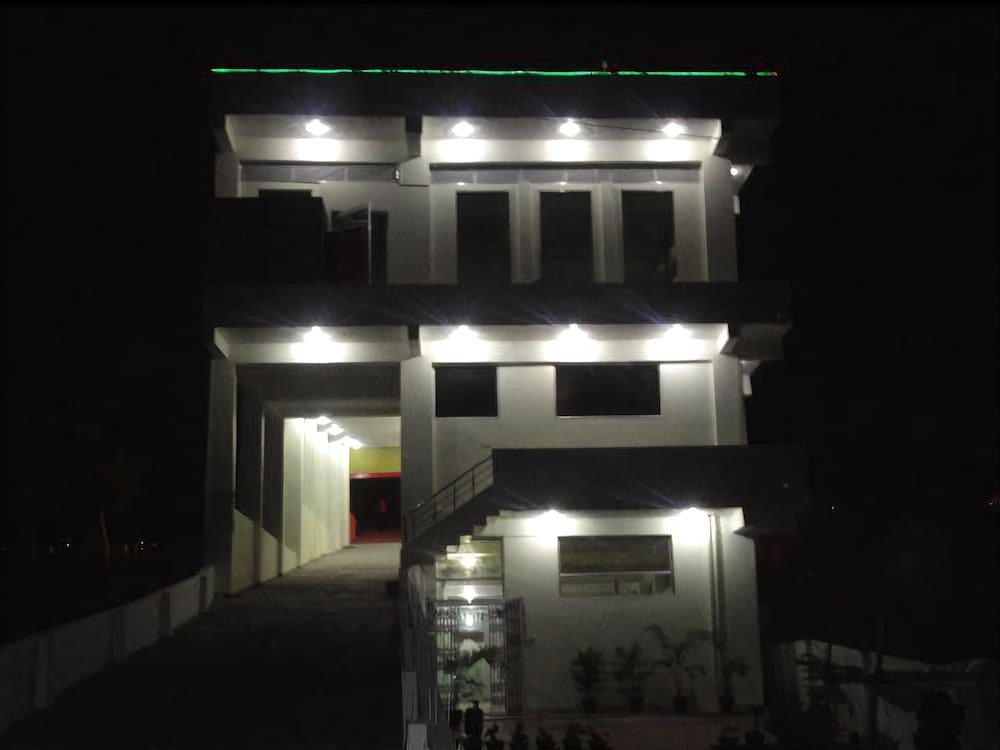 Наинитал: Fiesta Hotel
