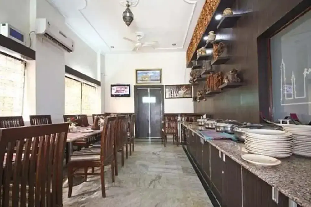 Агра: Hotel Dolphinn Agra