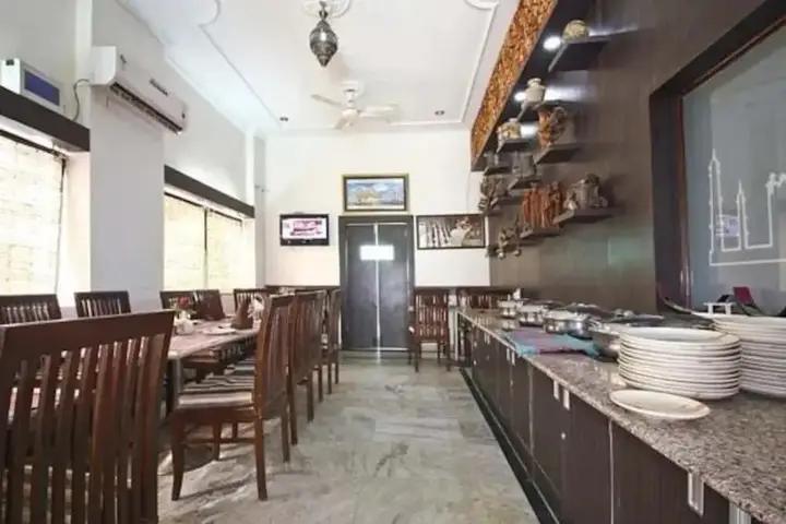 Агра: Hotel Dolphinn Agra