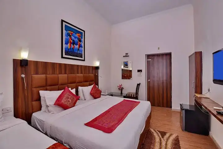 Агра: Hotel Dolphinn Agra
