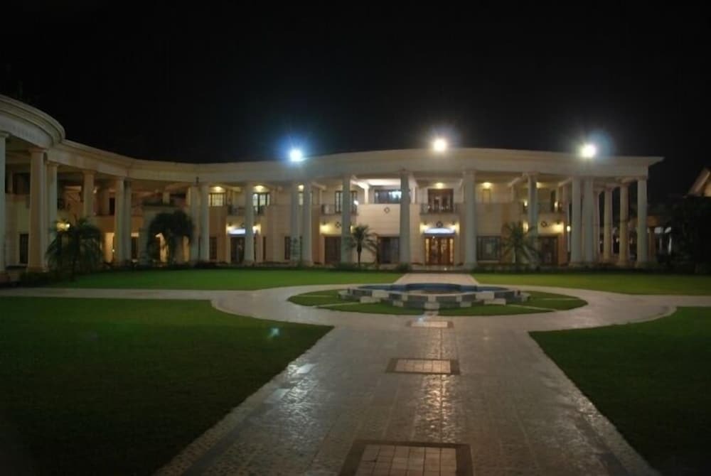 Ховрах: Lake Land Country Club Residency