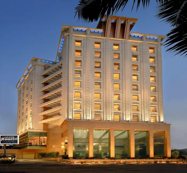 Мумбаи: Grand Hometel Malad