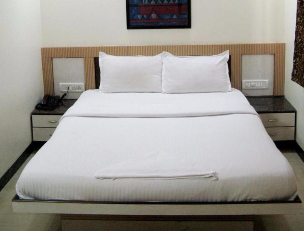 Мумбаи: Apple Suites