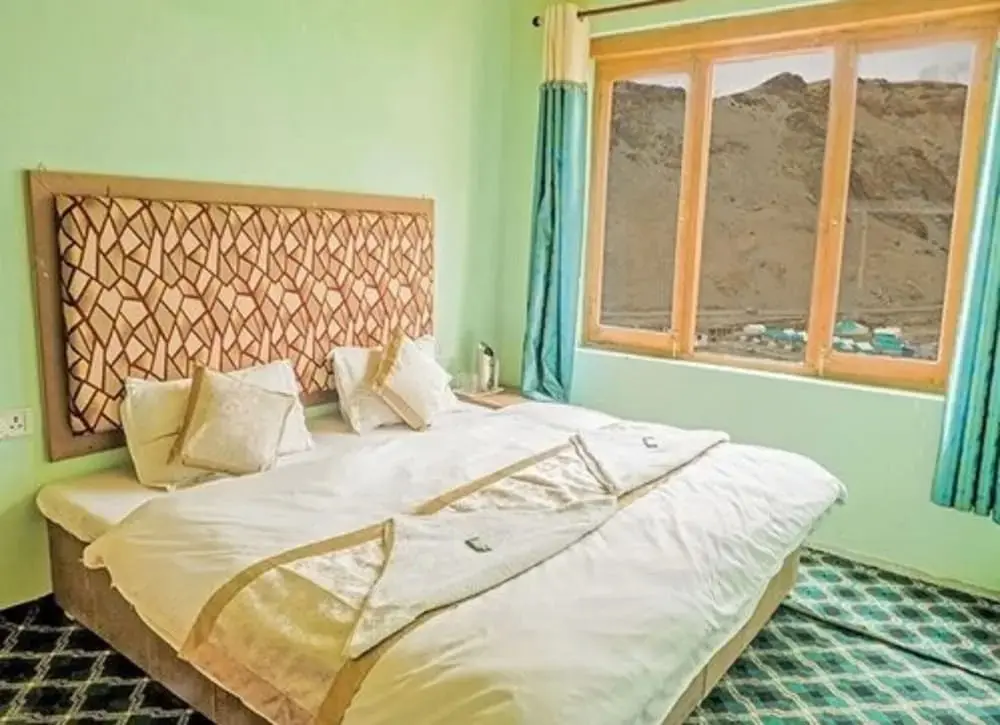 Карзок: TIH Tsomoriri Hotel Lake View